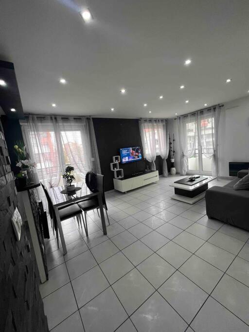 Tres Bel Appartement Entre Paris Et Disneyland Lognes Buitenkant foto