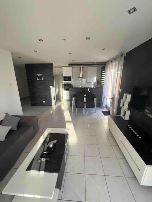 Tres Bel Appartement Entre Paris Et Disneyland Lognes Buitenkant foto